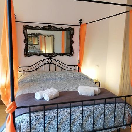 Love Mirrors And Flowers - Affitti Brevi Italia Appartement Bari Buitenkant foto