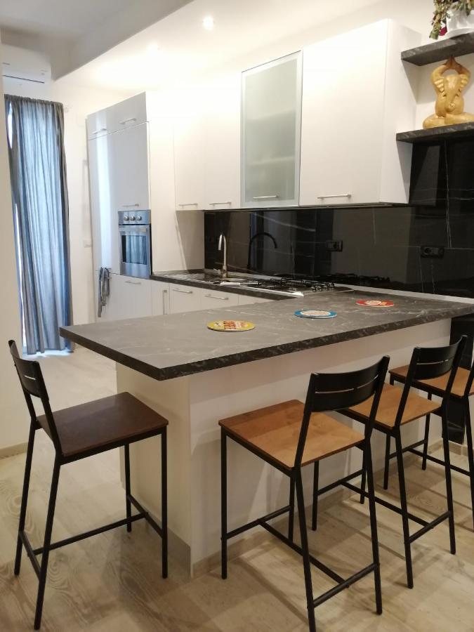 Love Mirrors And Flowers - Affitti Brevi Italia Appartement Bari Buitenkant foto