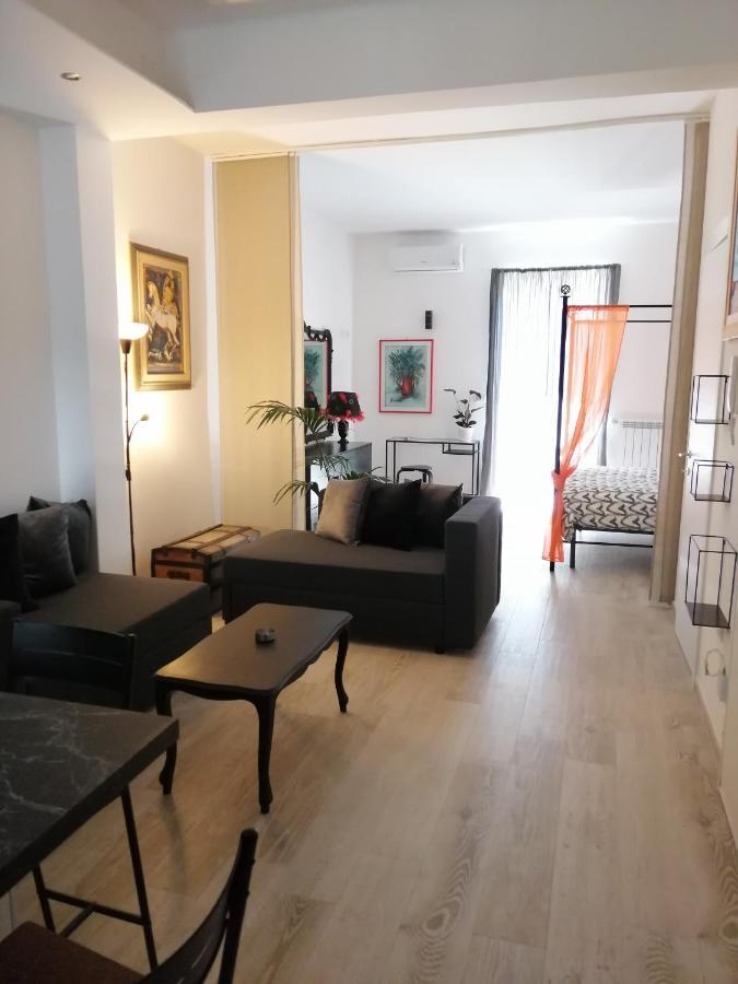 Love Mirrors And Flowers - Affitti Brevi Italia Appartement Bari Buitenkant foto